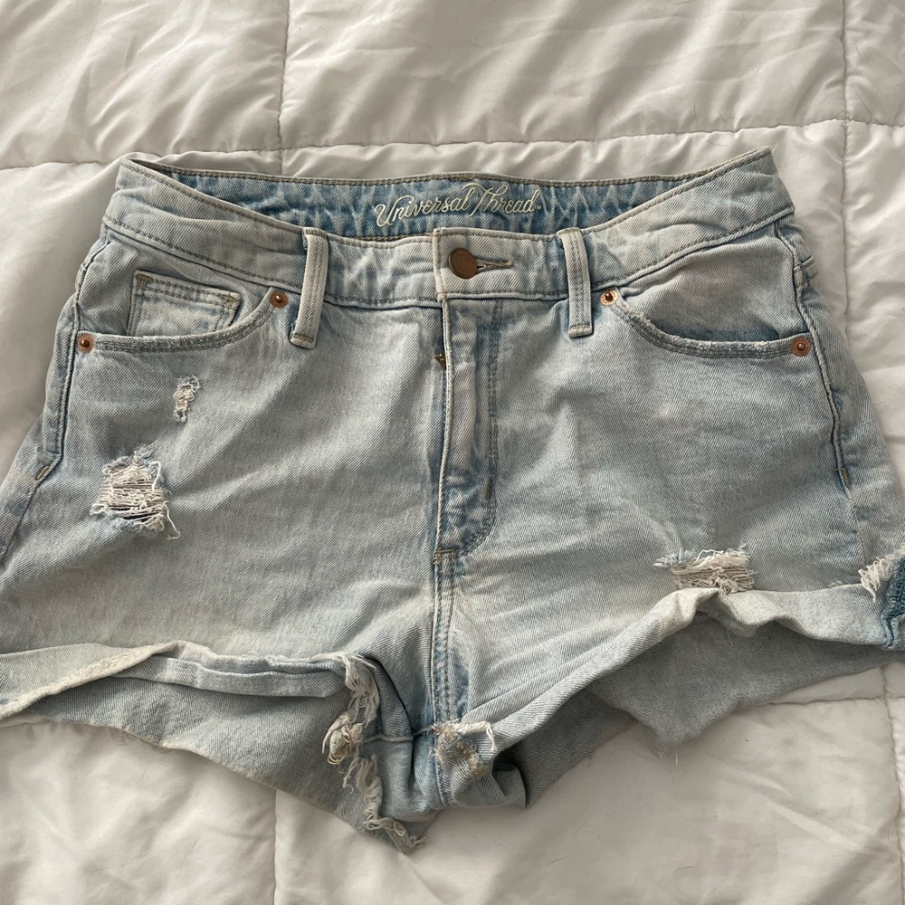 Short shorts (high-waisted)